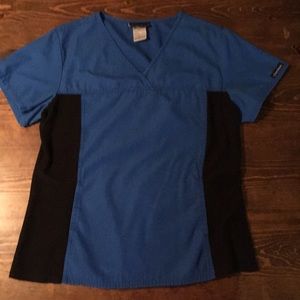 🔴 3/$15  Cherokee Scrub top size Mediim